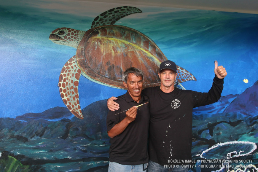 Nainoa and Wyland in front of this honu mural dedicated to the people of Samoa and the teachers who made this World Wide Voyage possible.