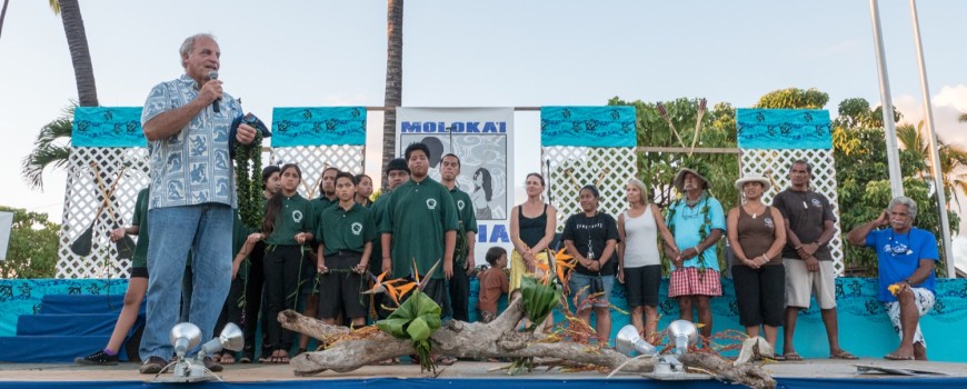 Hardy Spoehr introduces the Molokaʻi Crewmembers at Molokaʻi Kulāia 2014.