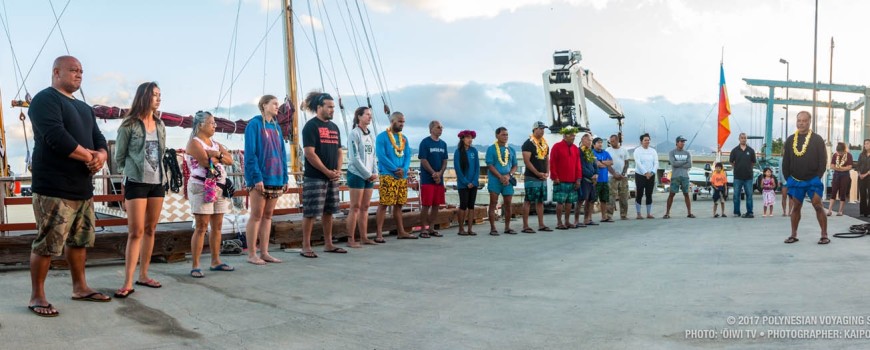 Kålepa Baybayan offers some words before the crew departs.