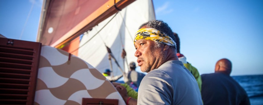 Sail Master Kālepa Baybayan checking our heading.